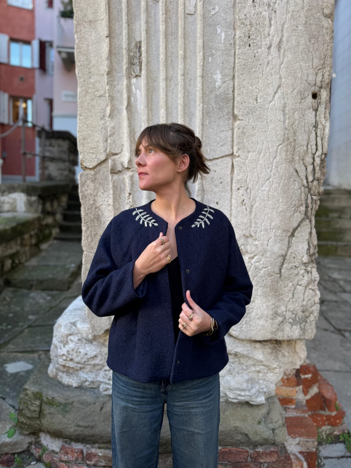 Giacca in lana ricamata a mano