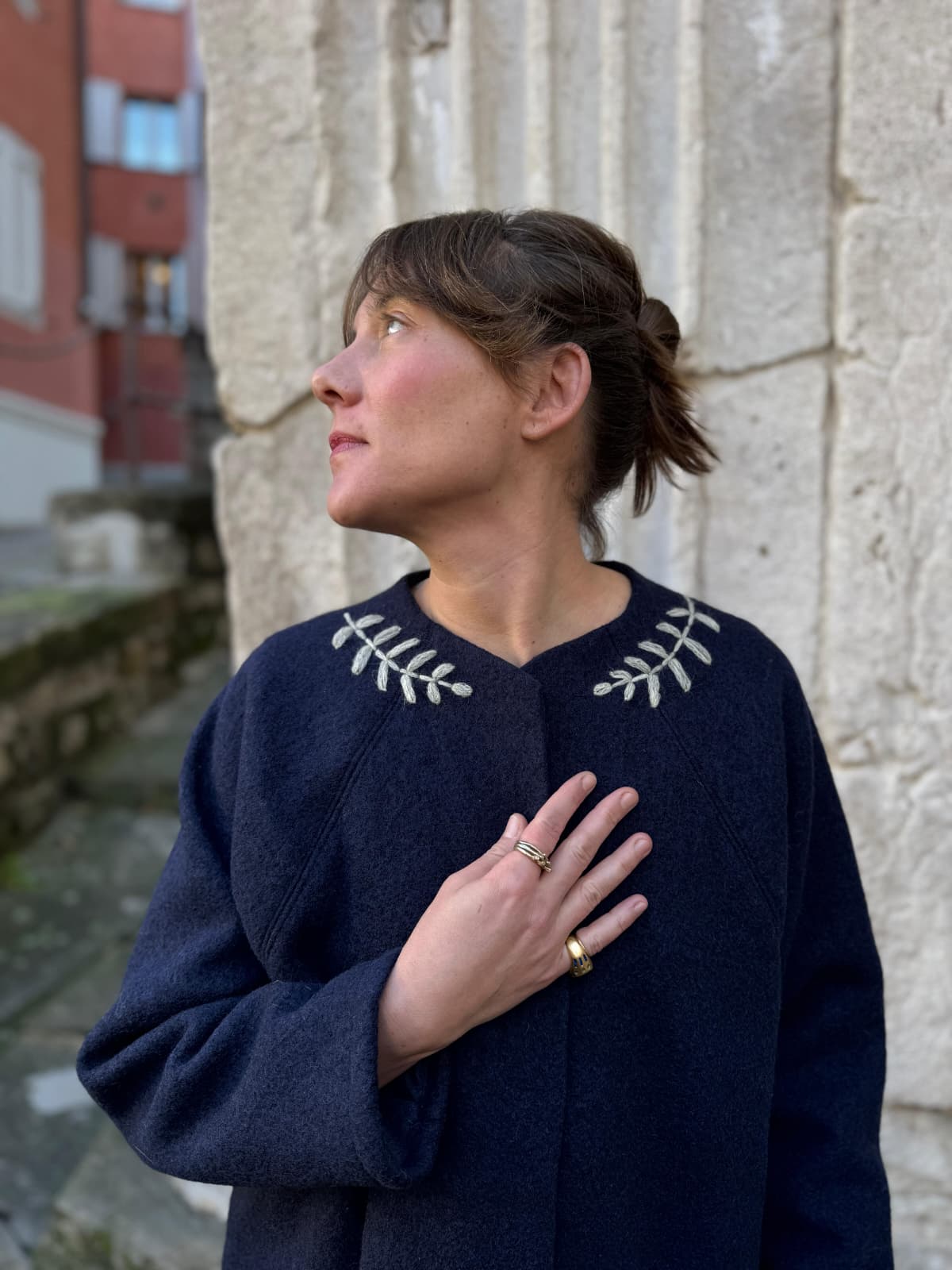 Giacca in lana ricamata a mano