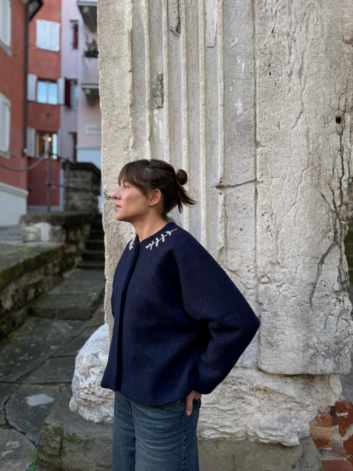 Giacca in lana ricamata a mano