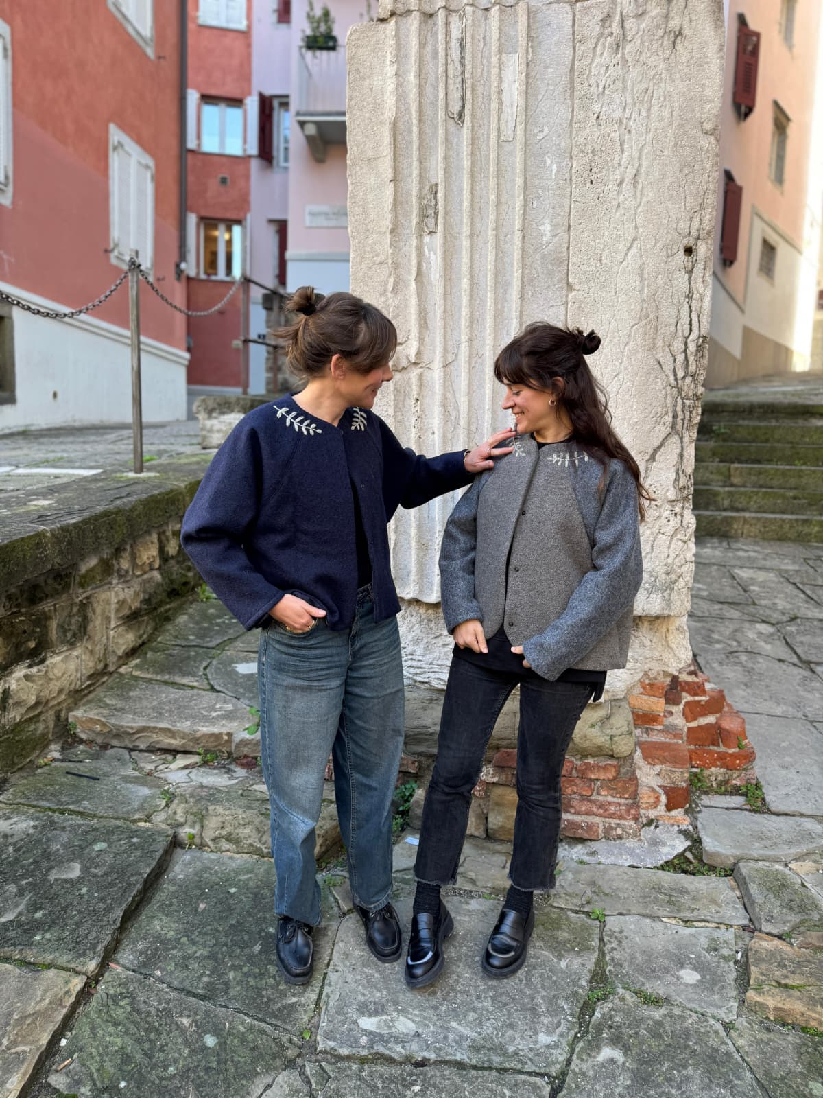 Giacca in lana ricamata a mano