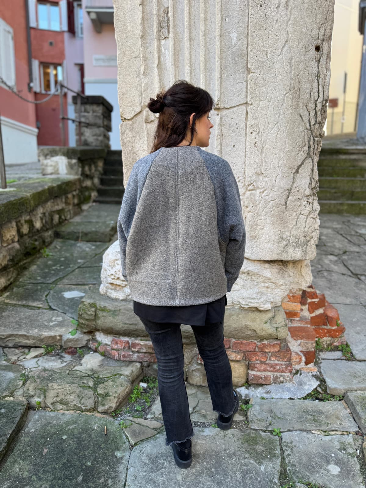 Giacca in lana ricamata a mano