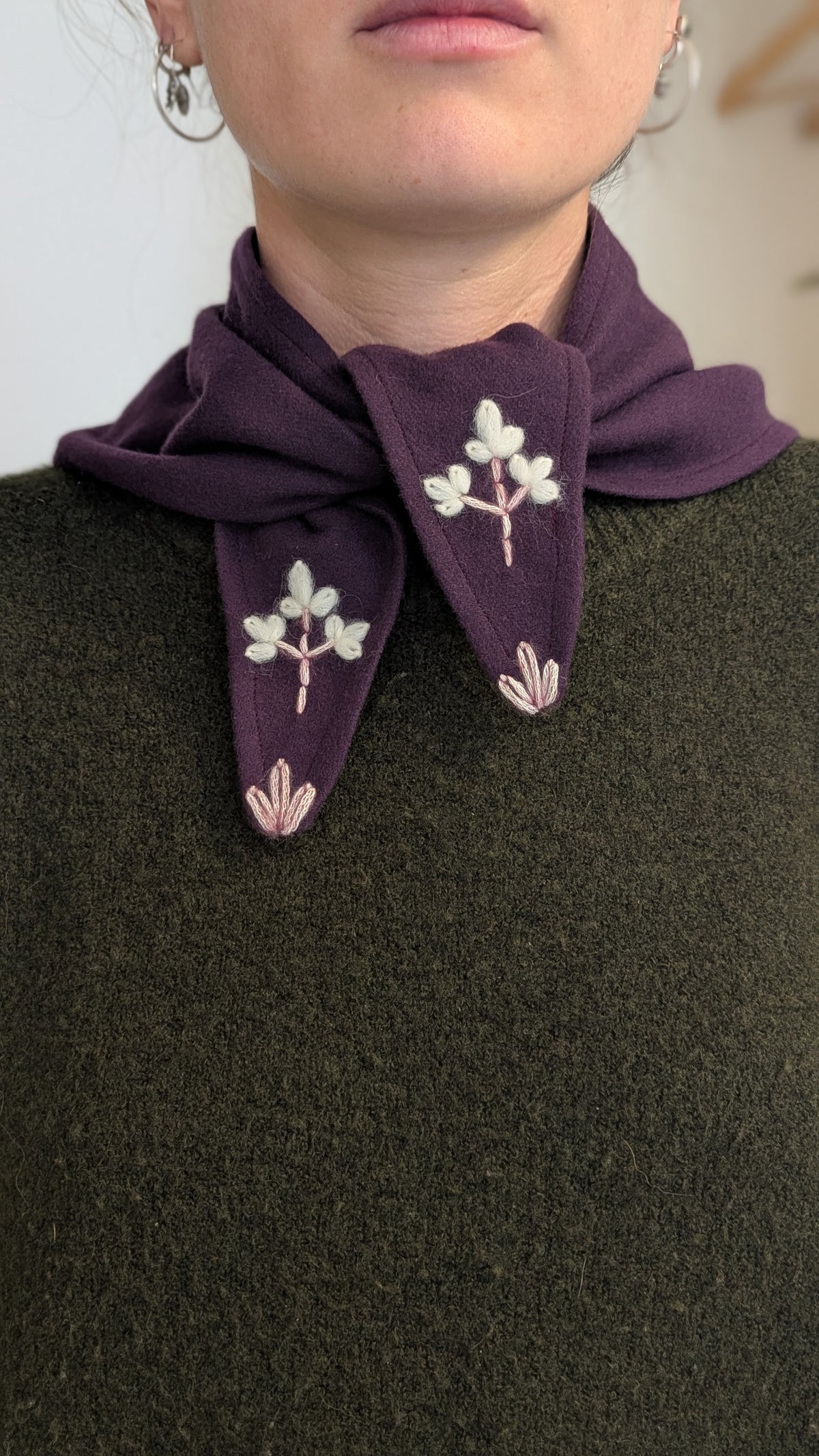 Foulard in lana ricamato