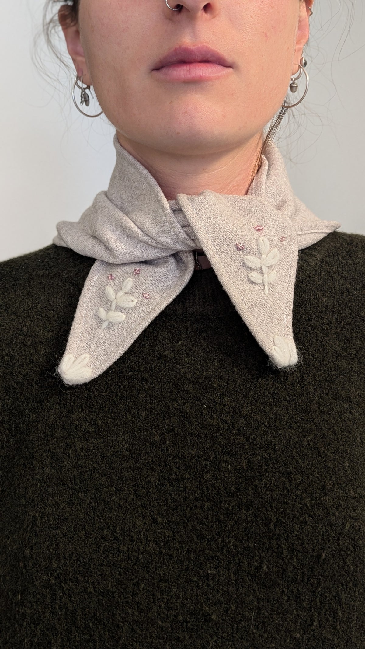 Foulard in lana ricamato