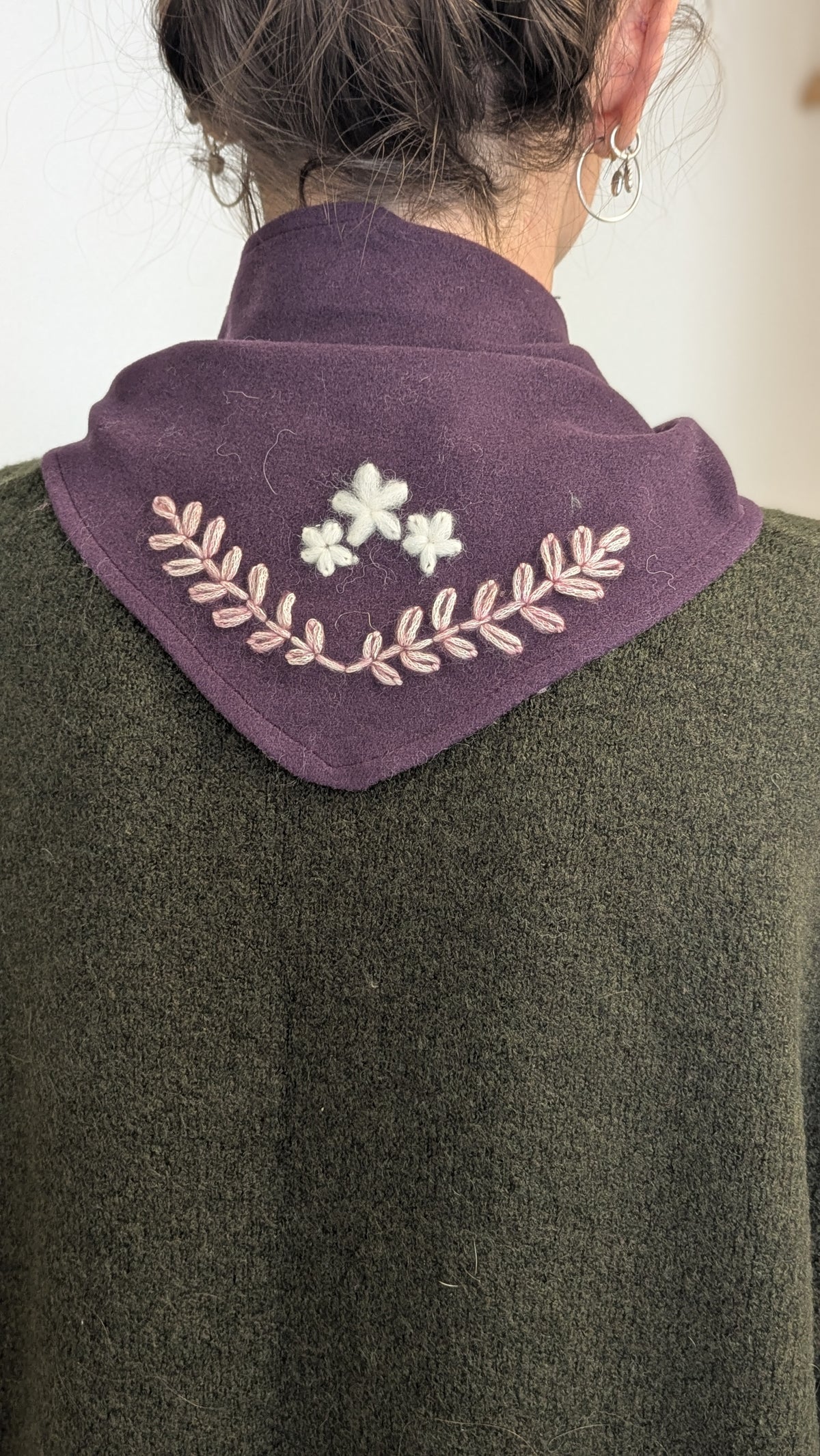 Foulard in lana ricamato