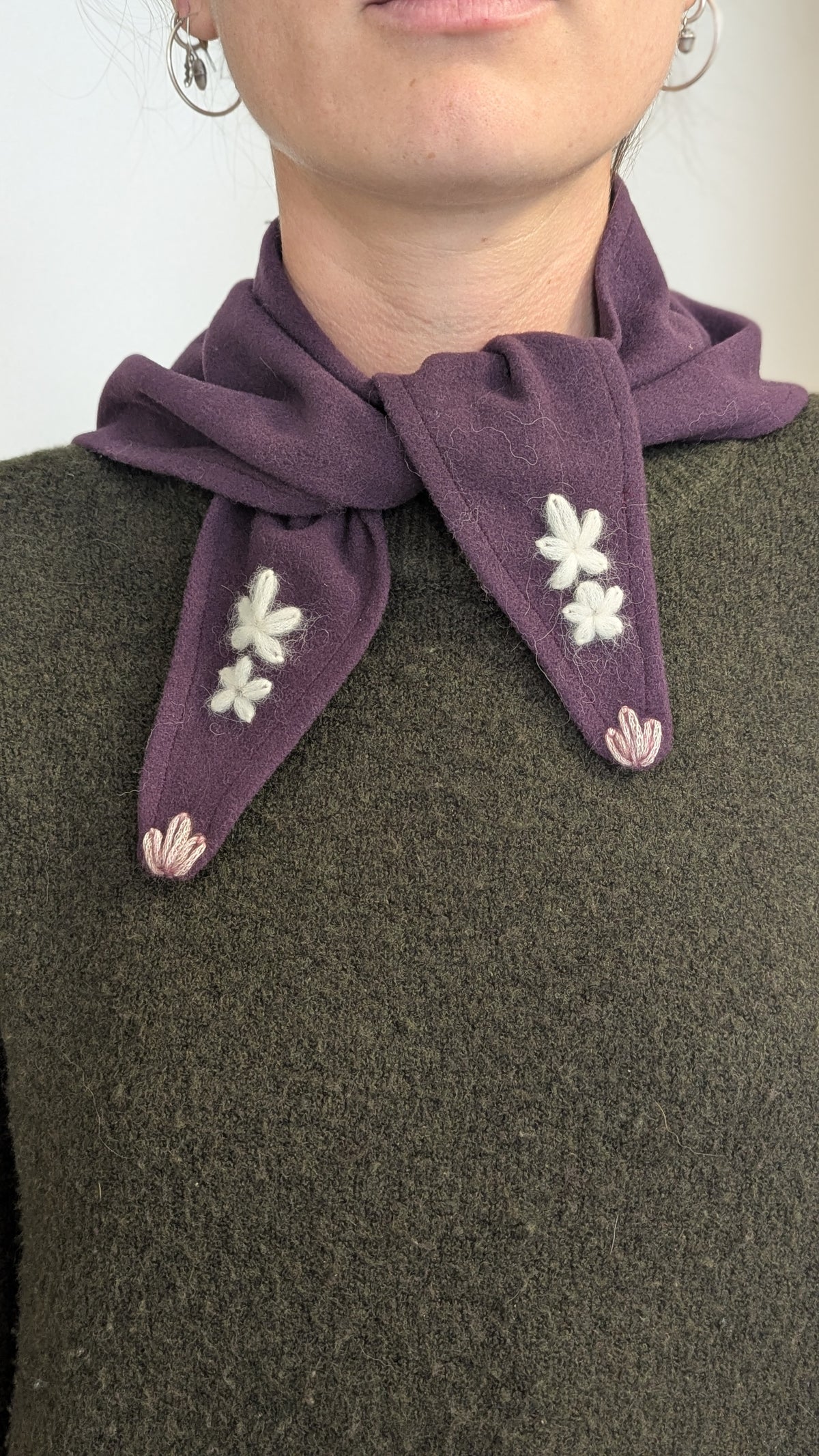 Foulard in lana ricamato