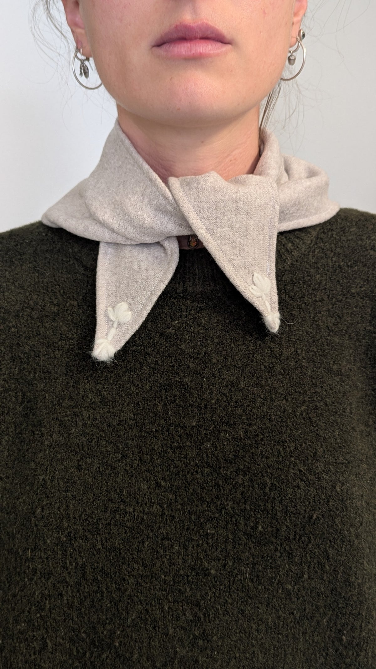 Foulard in lana ricamato