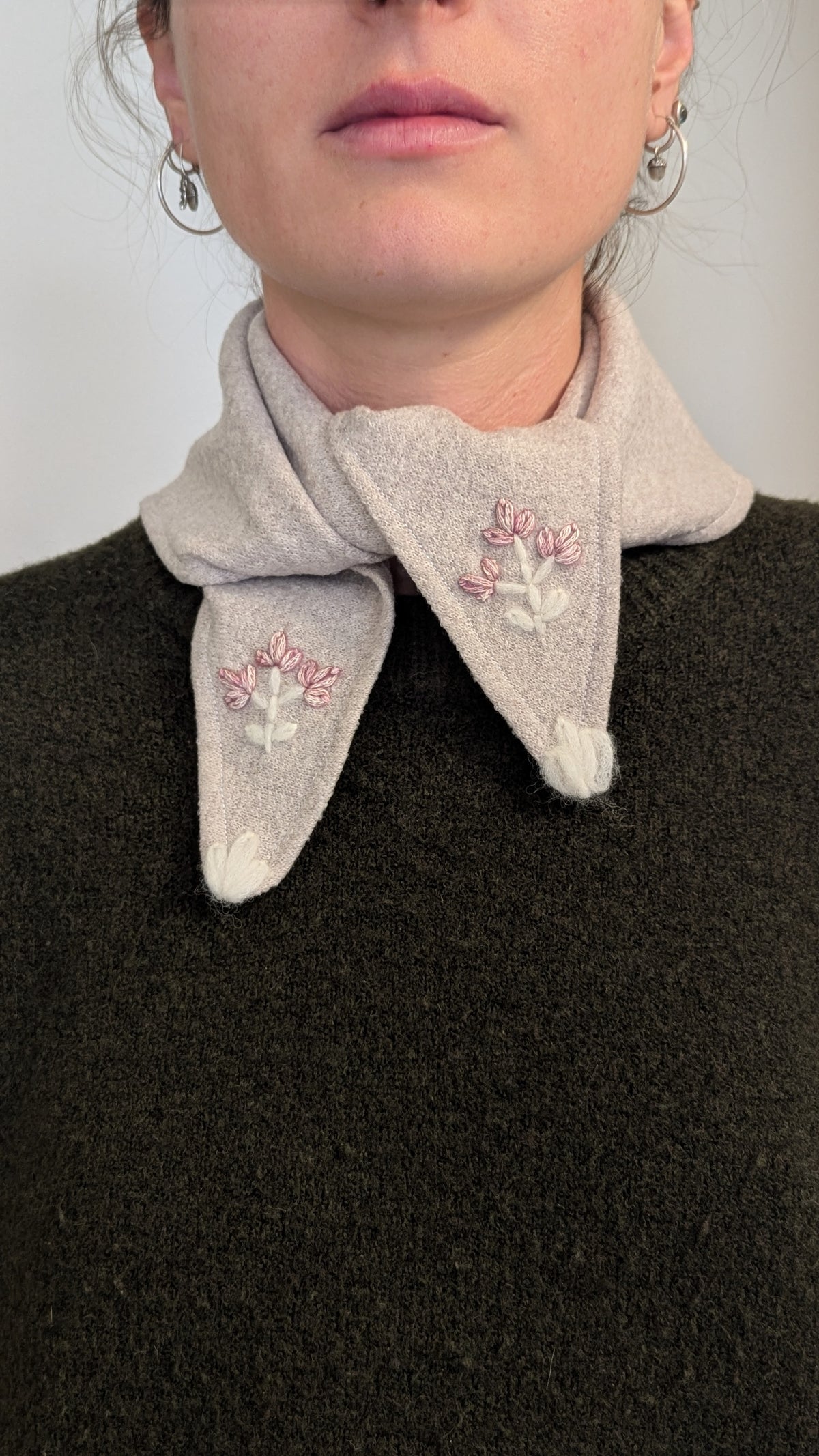 Foulard in lana ricamato