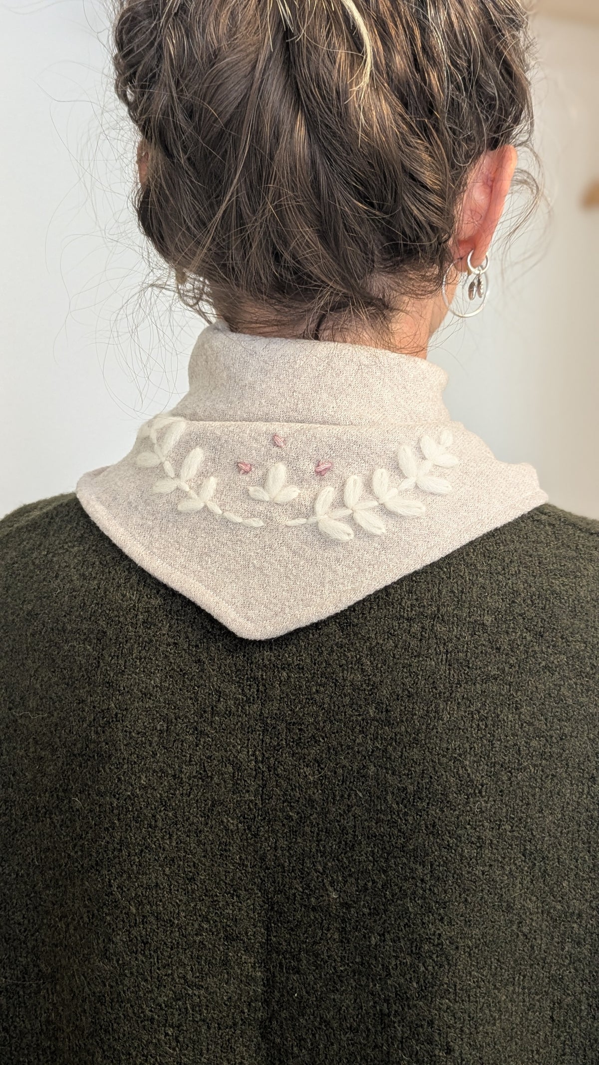 Foulard in lana ricamato