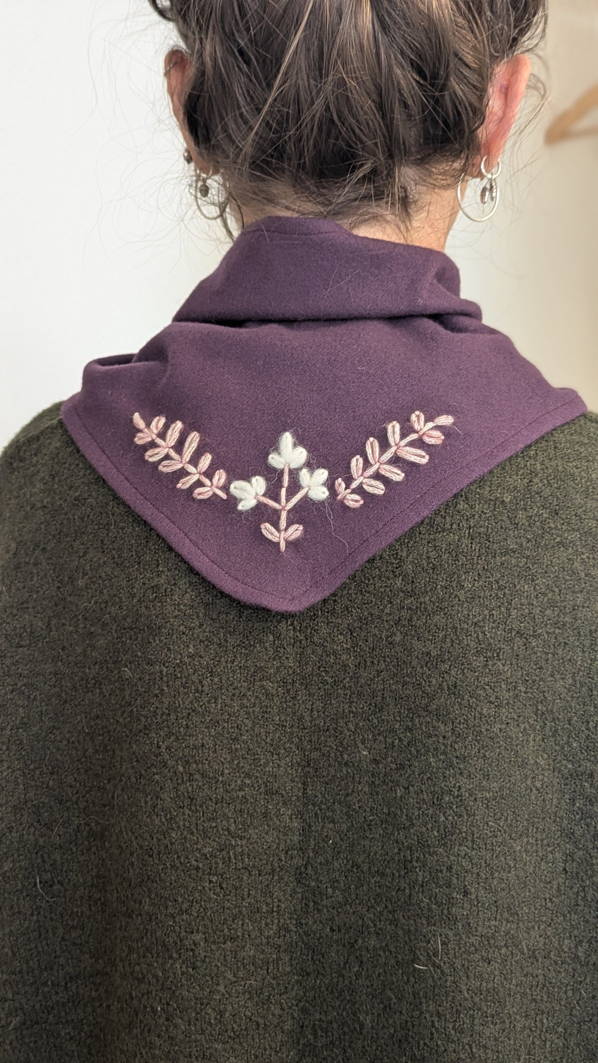 Foulard in lana ricamato