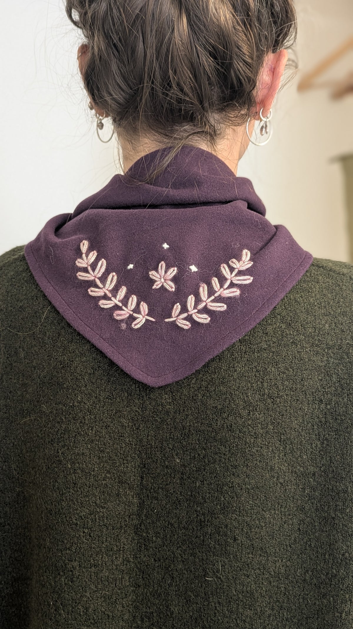 Foulard in lana ricamato
