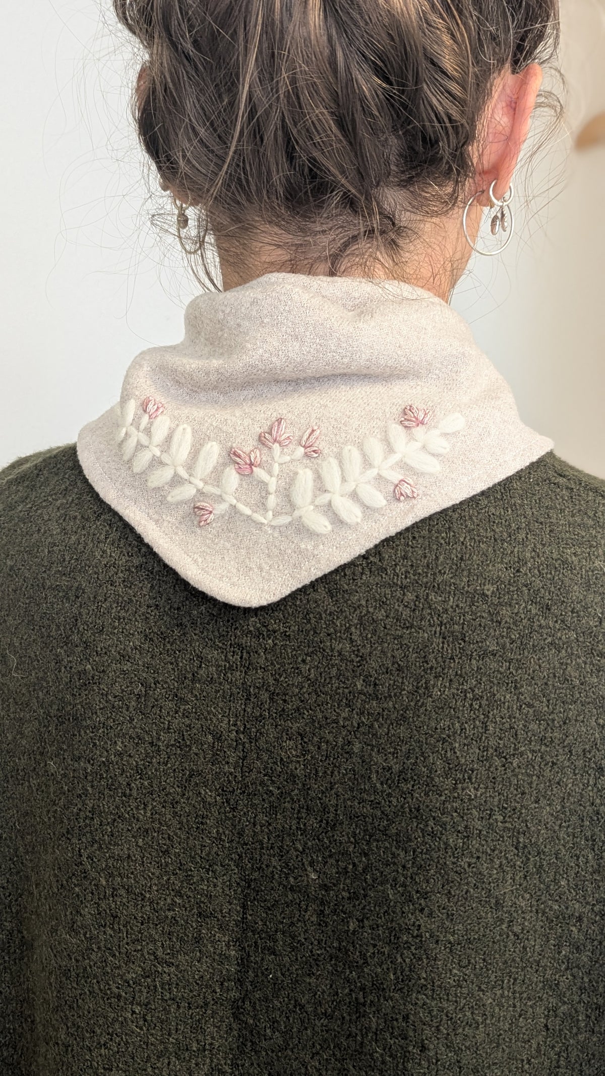 Foulard in lana ricamato